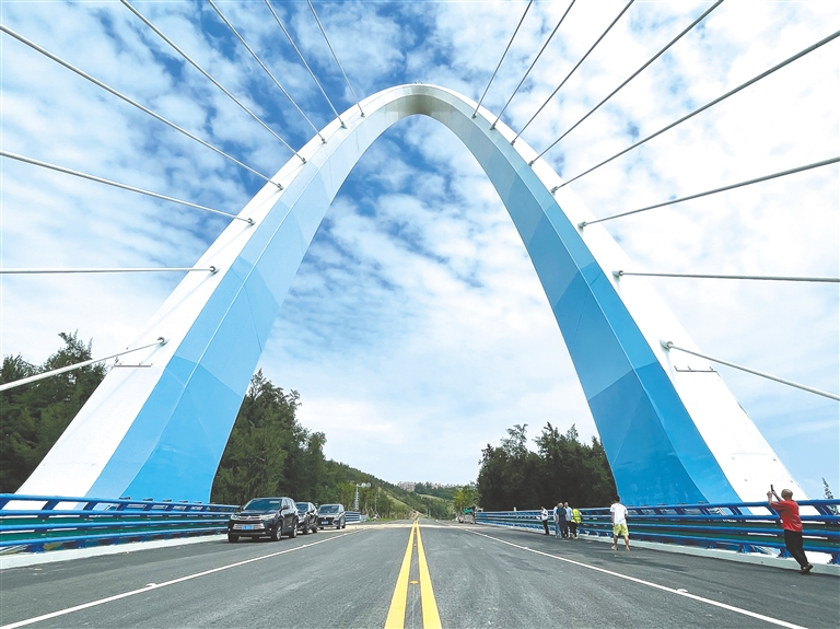 环岛旅游公路8座特殊结构桥合龙_fororder_5892910_hnrbtp1_1698851922306_s