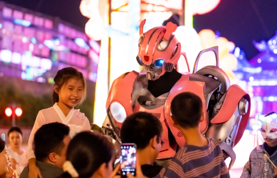 （转载）自贡首次国庆期间推出主题灯会 21万人次游客秋夜追光