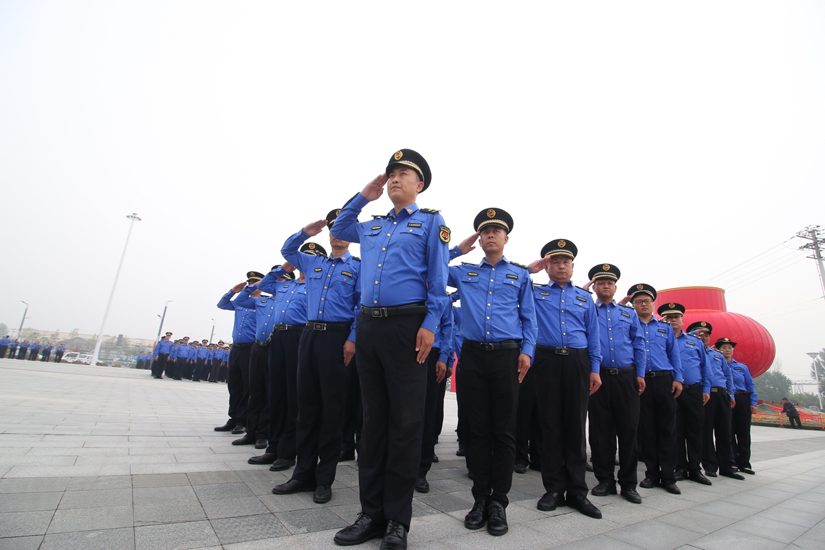 图片默认标题_fororder_满城区综合执法局面向国旗敬礼 摄影 康胜