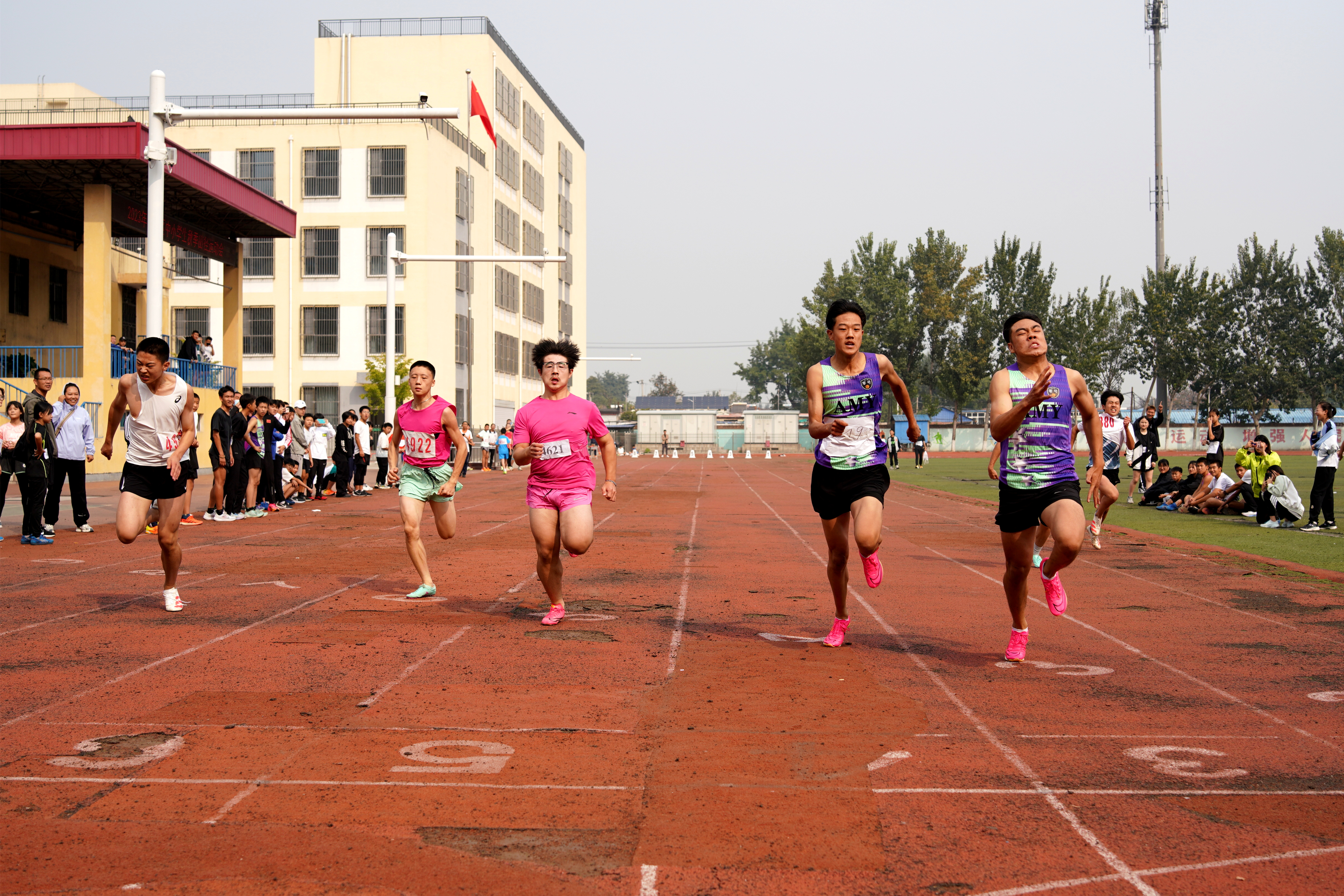 图片默认标题_fororder_图为：开平区2023年中小学生秋季运动会中学男子组100米决赛现场。何川摄.JPG