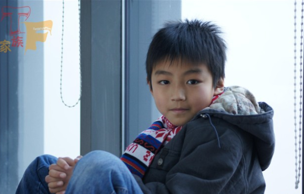 TFboys王俊凯15岁生日 海量童年照回顾成长史