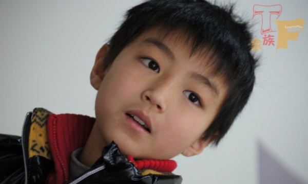 TFboys王俊凯15岁生日 海量童年照回顾成长史