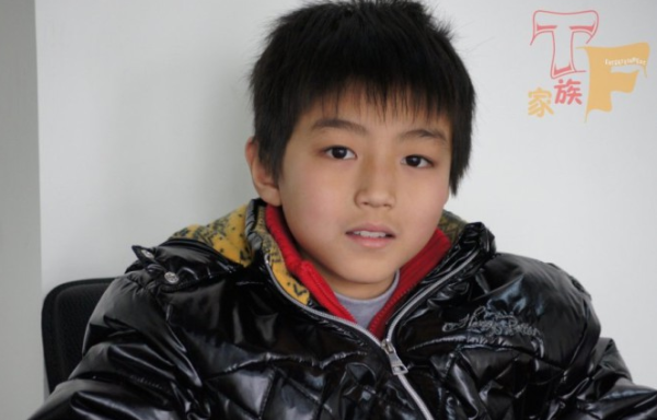 TFboys王俊凯15岁生日 海量童年照回顾成长史