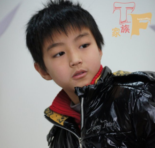 TFboys王俊凯15岁生日 海量童年照回顾成长史