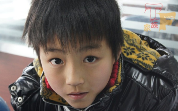 TFboys王俊凯15岁生日 海量童年照回顾成长史