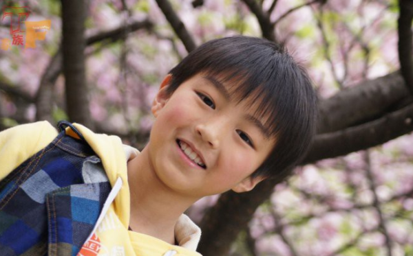 TFboys王俊凯15岁生日 海量童年照回顾成长史
