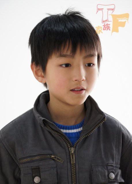 TFboys王俊凯15岁生日 海量童年照回顾成长史