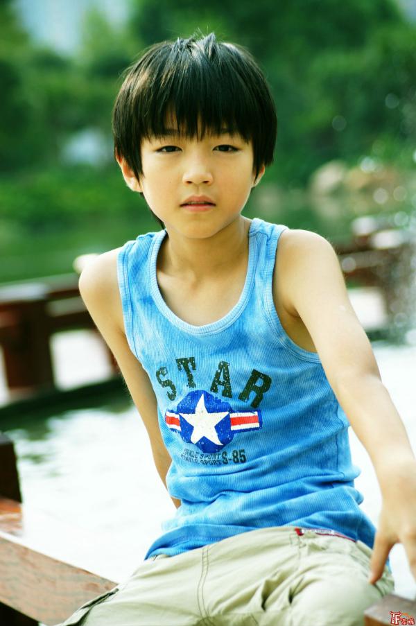 TFboys王俊凯15岁生日 海量童年照回顾成长史