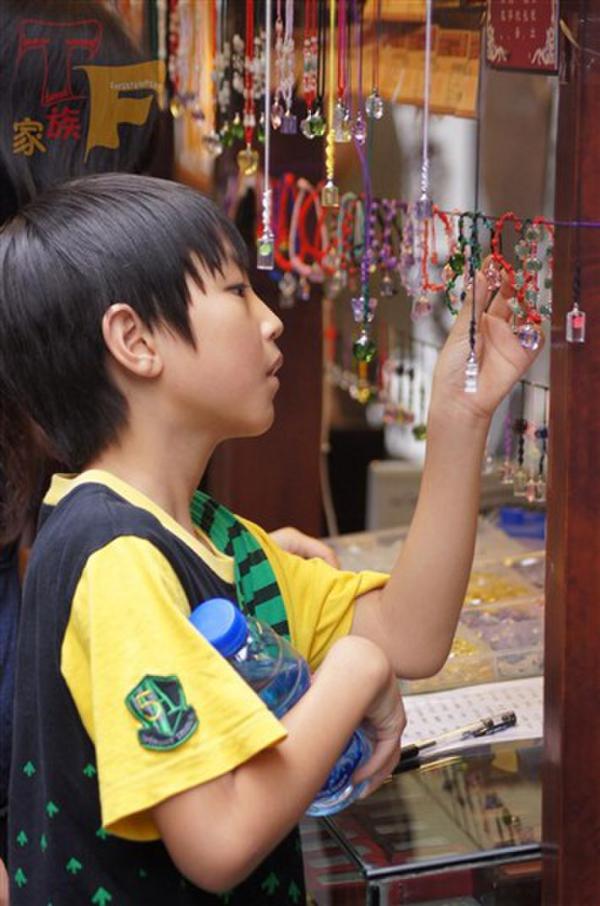 TFboys王俊凯15岁生日 海量童年照回顾成长史