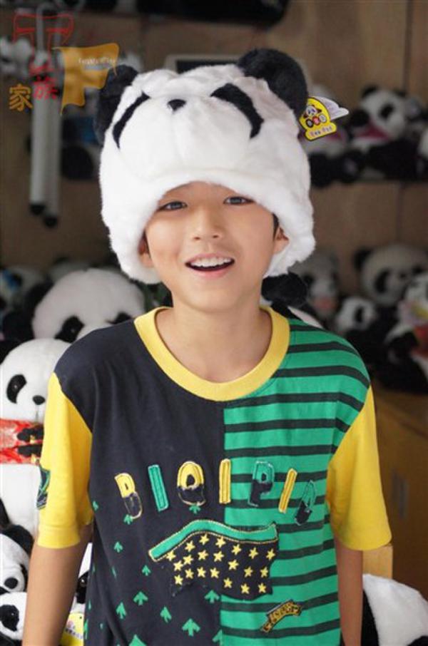 TFboys王俊凯15岁生日 海量童年照回顾成长史
