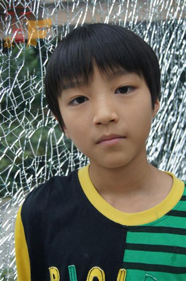 TFboys王俊凯15岁生日 海量童年照回顾成长史