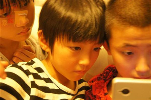 TFboys王俊凯15岁生日 海量童年照回顾成长史