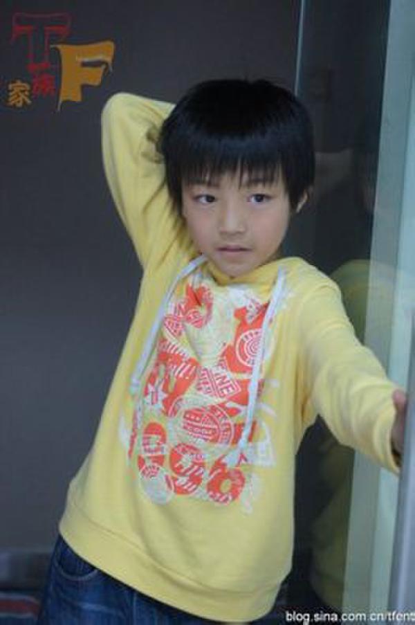TFboys王俊凯15岁生日 海量童年照回顾成长史