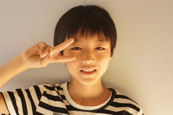 TFboys王俊凯15岁生日 海量童年照回顾成长史
