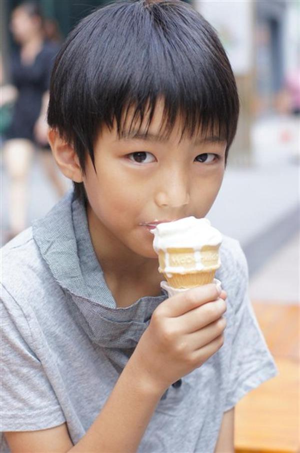 TFboys王俊凯15岁生日 海量童年照回顾成长史