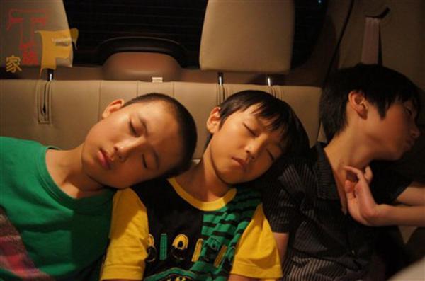 TFboys王俊凯15岁生日 海量童年照回顾成长史