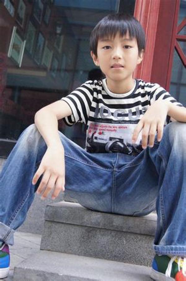 TFboys王俊凯15岁生日 海量童年照回顾成长史