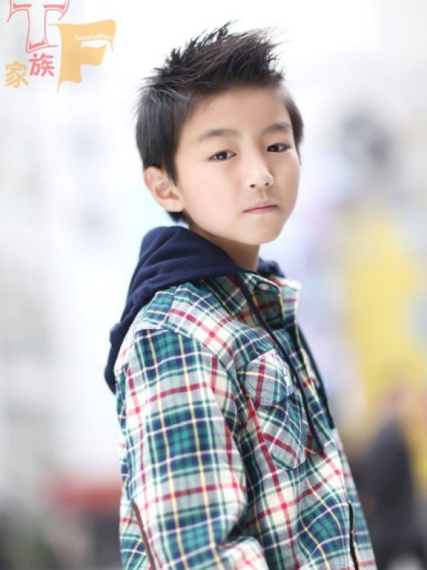 TFboys王俊凯15岁生日 海量童年照回顾成长史