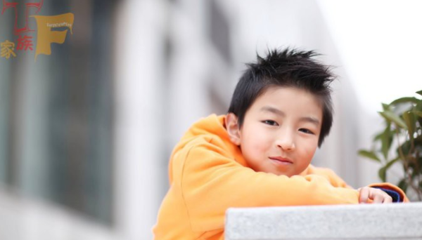 TFboys王俊凯15岁生日 海量童年照回顾成长史