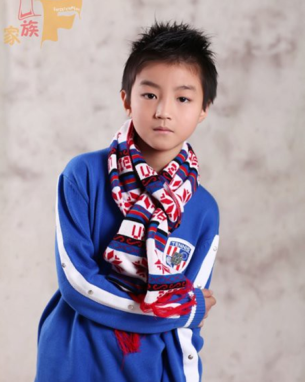 TFboys王俊凯15岁生日 海量童年照回顾成长史