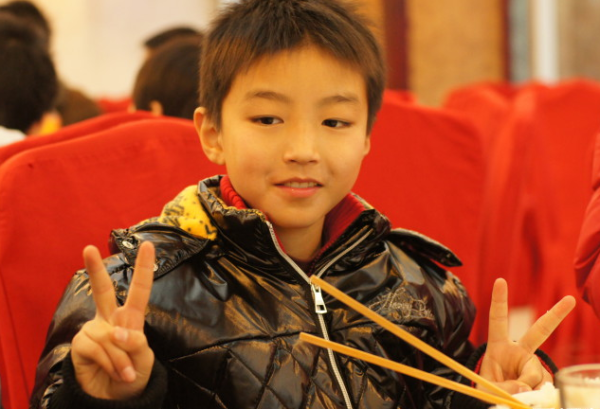 TFboys王俊凯15岁生日 海量童年照回顾成长史
