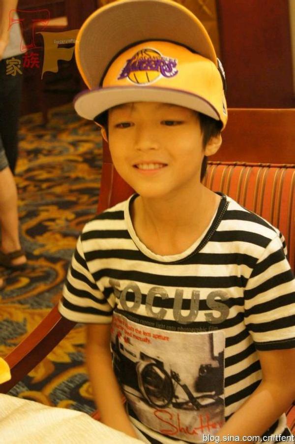 TFboys王俊凯15岁生日 海量童年照回顾成长史
