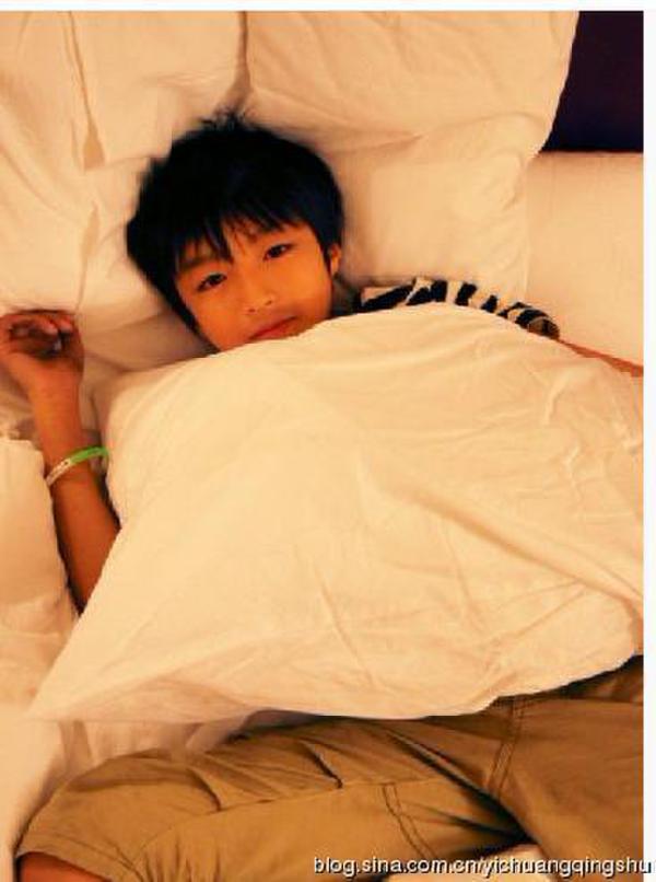 TFboys王俊凯15岁生日 海量童年照回顾成长史
