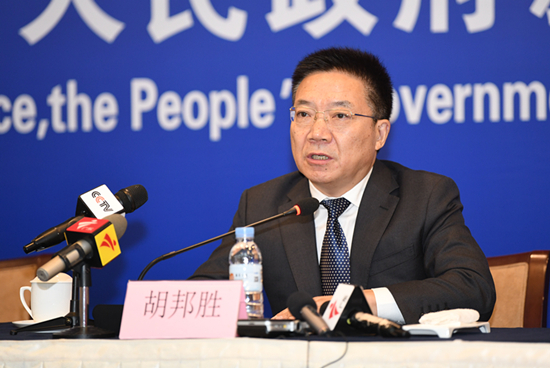 图片默认标题_fororder_论坛筹委会副主任、中央广播电视总台编务会成员胡邦胜介绍中央广播电视总台参与筹办情况 摄影：官文清