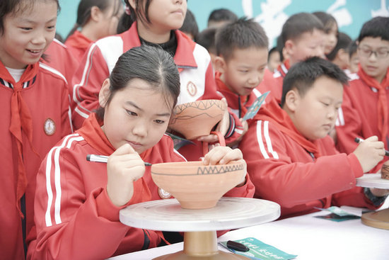 图片默认标题_fororder_仰韶文化考古研学活动体验 摄影 王保龙
