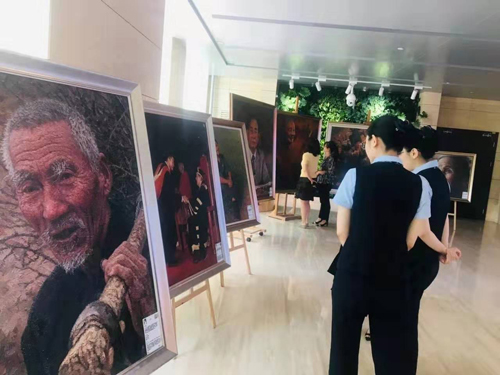 【专题-滚动】“无我”初心导航程——王建顺红色主题油画作品党建教育活动开展