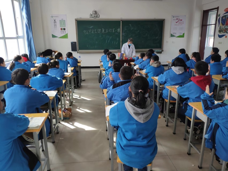 河北涞源：“卫生健康副校长” 筑牢健康防护线_fororder_1