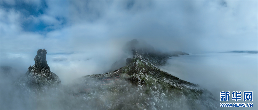 贵州梵净山：迎来立冬后首场雾凇景观