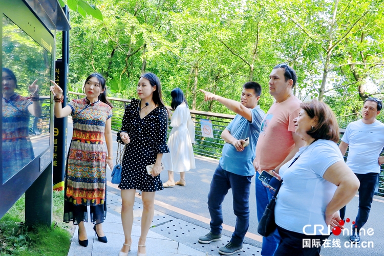 外媒代表团访问福州厦门 切身感受福建历史文化保护成就和经济社会发展成果_fororder_retouch_2023101916552375