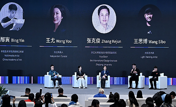 第81届世界科幻大会科幻设计峰会举行_fororder_“现实应用前瞻力”主题对谈活动现场-供图-2023年成都世界科幻大会组委会