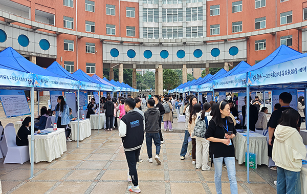 自贡知名高校秋招行活动走进四川轻化工大学_fororder_活动现场（摄影-赵丽（