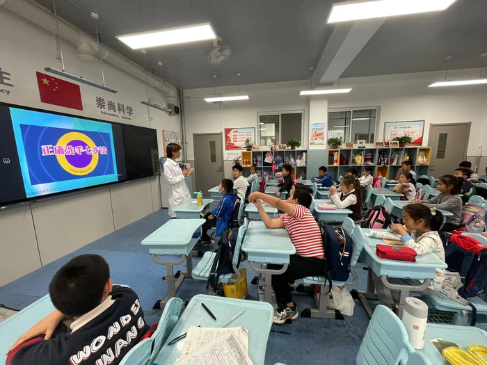 健康科普进校园 安全“手”护在身边