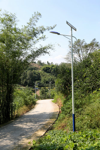 （转载）200盏路灯照亮乡村“幸福路”_fororder_1697619248269