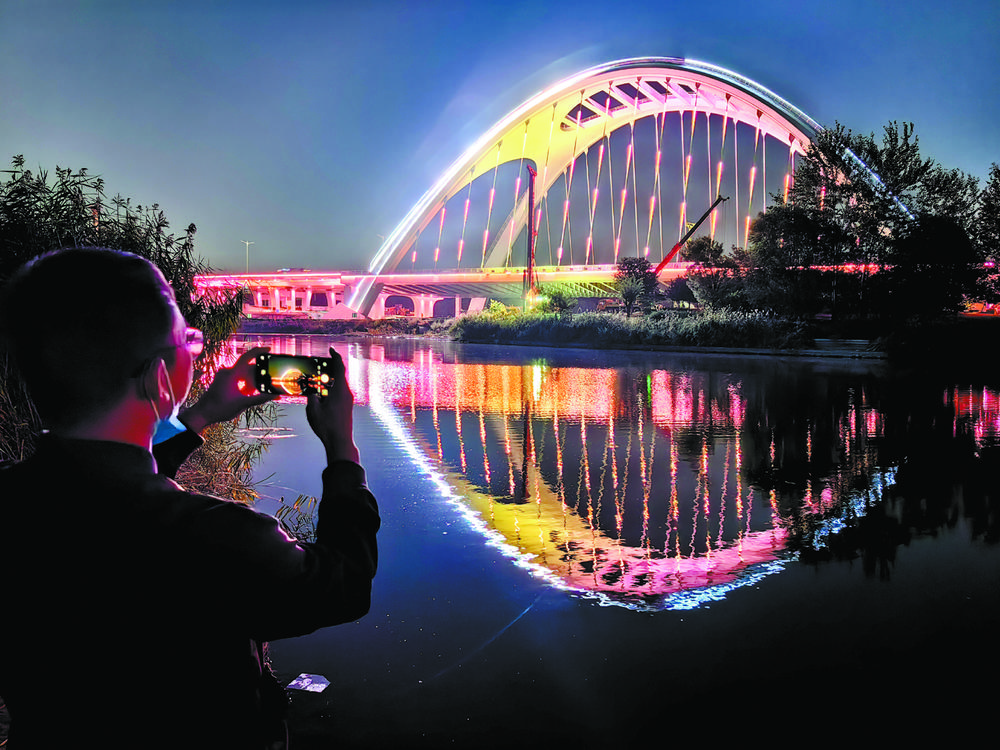 河北石家庄：复兴大街夜景成为市民的“心头好”_fororder_1