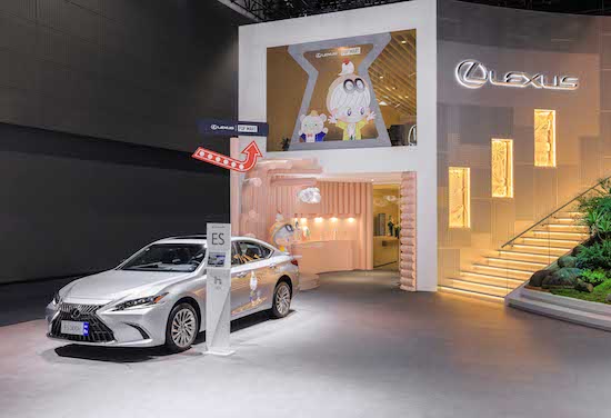 LEXUS雷克萨斯全新一代GX亮相广州车展 全新一代LM四座版/六座版上市_fororder_07-LEXUS雷克萨斯展台泡泡玛特专区