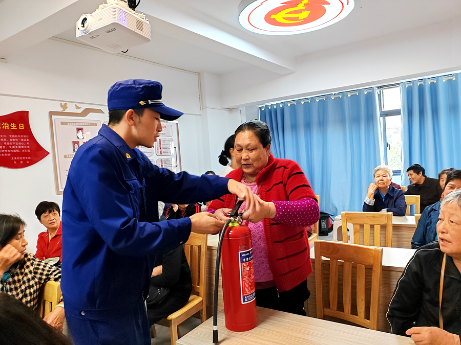 赣州市宁都县消防救援大队走进社区开展“上门授课”活动_fororder_52