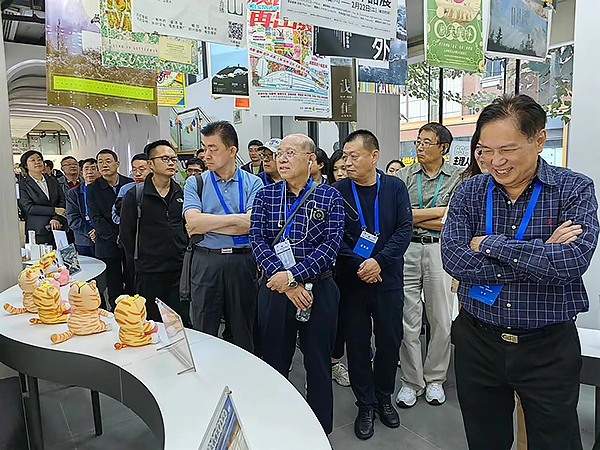 第十一届世界华文传媒论坛嘉宾到成都市武侯区考察_fororder_微信图片_20231025172847