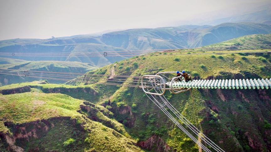 Ultra High Voltage Company of State Grid Shaanxi Electric Power Co., Ltd. Inspects Shaanxi's First UHV DC Station_fororder_图片4