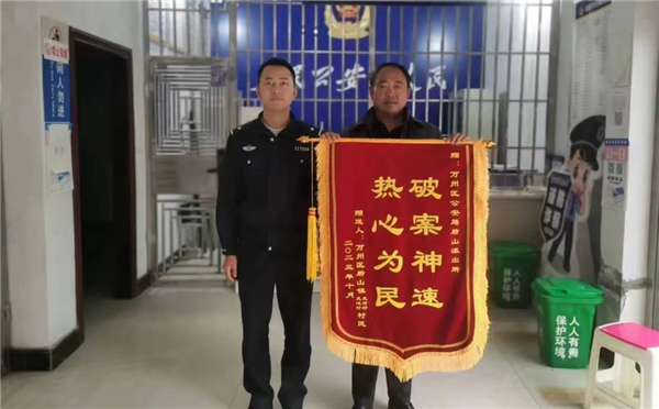 一天破获系列盗窃案 重庆万州警方雷霆作风获群众点赞_fororder_图片2