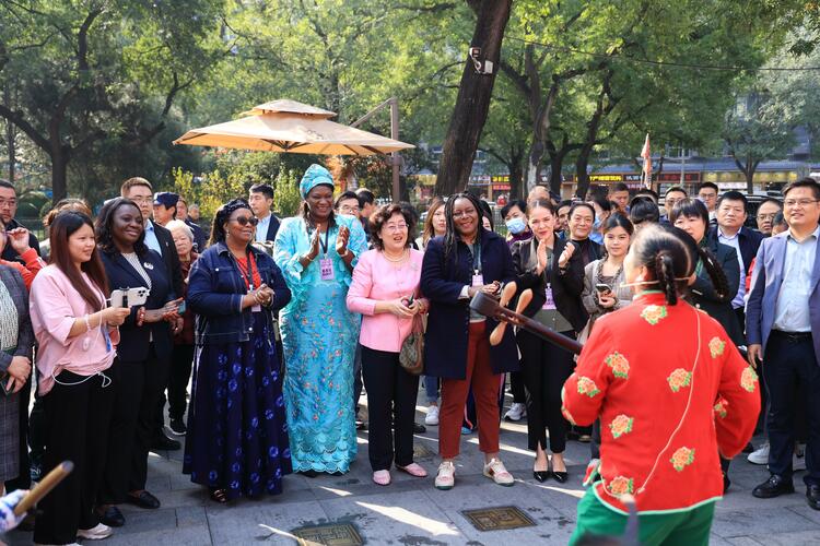 驻华大使夫人打卡西安永兴坊 感受不一样的烟火长安_fororder_wps_doc_0