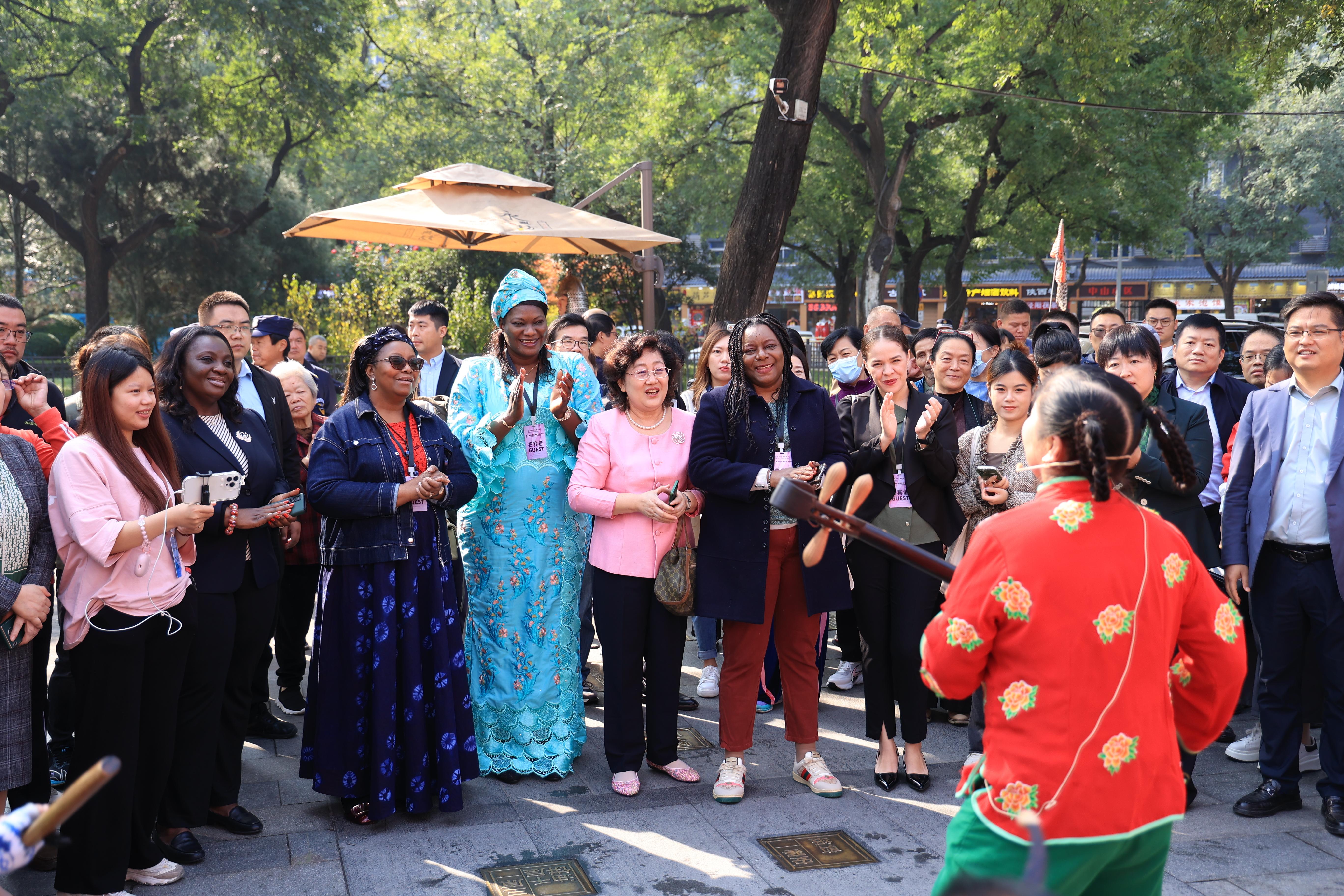 驻华大使夫人打卡西安永兴坊 感受不一样的烟火长安_fororder_wps_doc_0