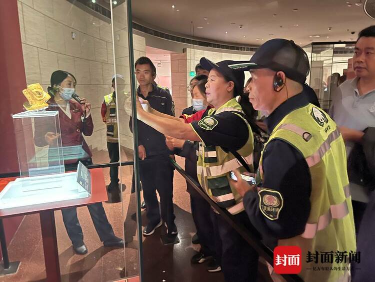 （转载）“环卫工人节” 成都环卫工人走进景点体验别样的CityWalk