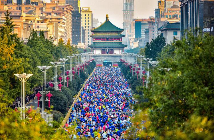 2023西安马拉松赛活力开跑