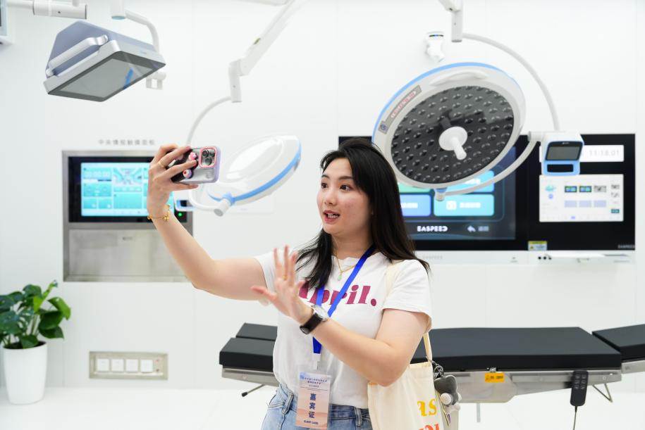 Les influenceurs étrangers découvrent « l'histoire de Hefei » tout en faisant l'expérience de la fusion entre la modernité et la tradition_fororder_图片2