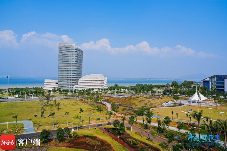 开放·向未来丨采访团沉浸式体验黎安国际教育创新试验区 看好海南未来教育发展