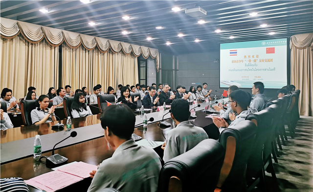 【湖北】【CRI原创】泰国青少年“一带一路”友好交流团访问武汉铁路职业技术学院